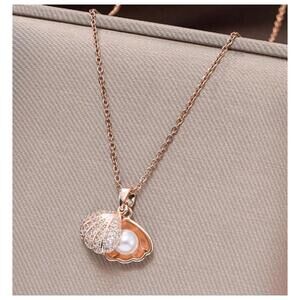 Clam and pearl - Necklace - Rose Gold - CZs - 18"